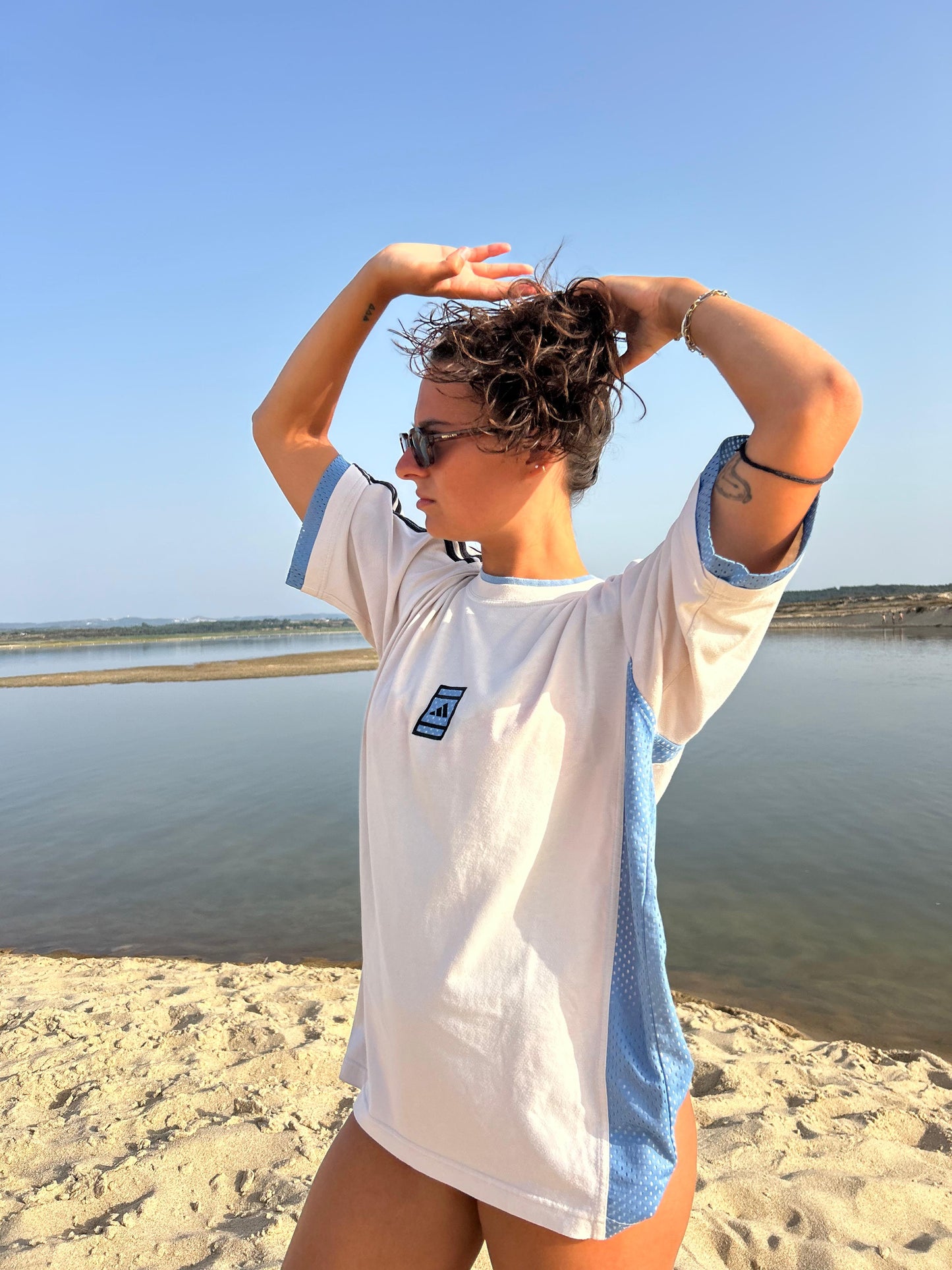 Adidas Vintage Beige &amp; Light Blue T-shirt - M
